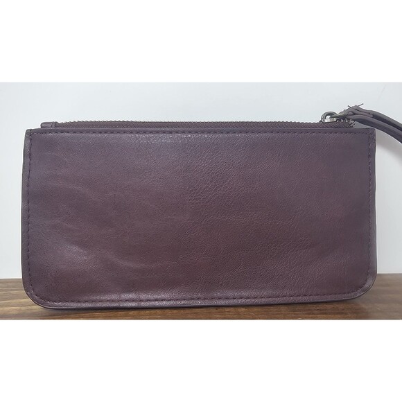 Maurices Burgundy Faux Leather Chevron Turn Lock Wristlet Wallet NEW - Picture 2 of 9